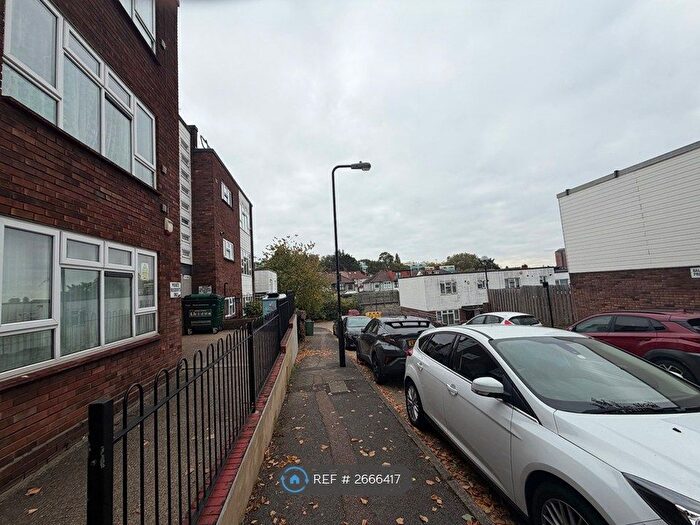 4 Bedroom Flat To Rent In Tristram Close, London, E17