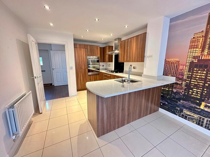 4 Bedroom Town House To Rent In Top Fair Furlong, Redhouse Park, Milton Keynes, MK14