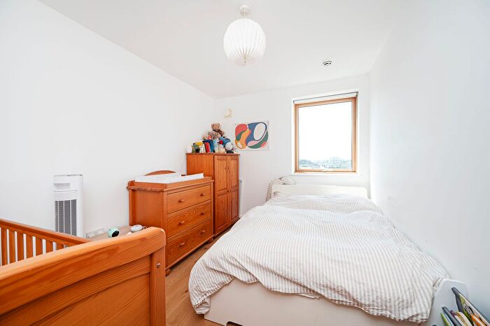 2 Bedroom Flat To Rent In Meath Crescent, Bethnal Green, London, E2