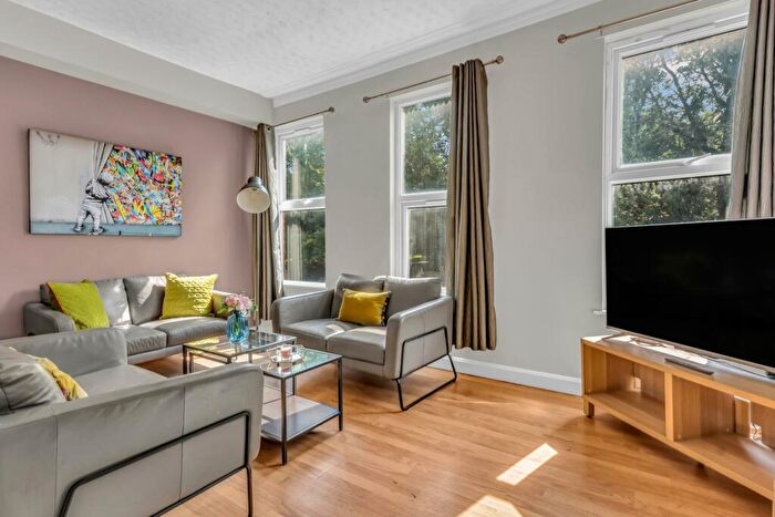 5 Bedroom Flat To Rent In Hyde Park Road, Leeds, LS6