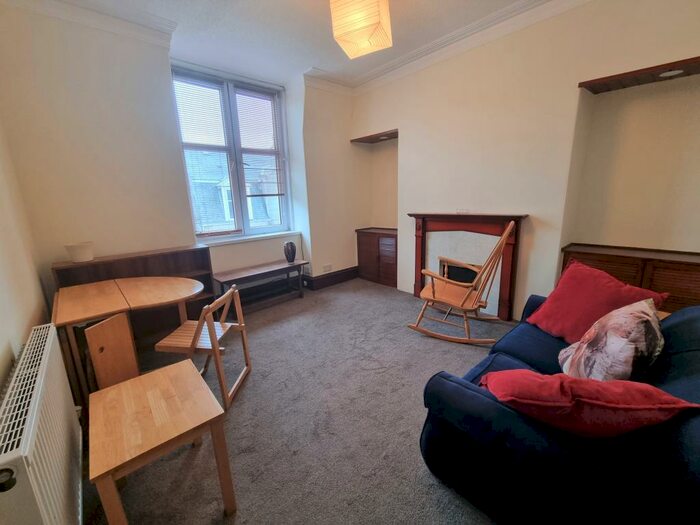 2 Bedroom Flat To Rent In Wallfield Place, Rosemount, Aberdeen, AB25