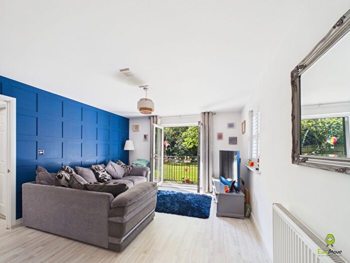 2 Bedroom Flat For Sale In Empire Walk, Greenhithe, DA9
