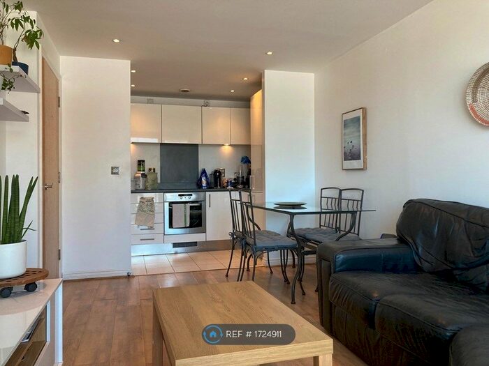 2 Bedroom Flat To Rent In Viridian Apartments, London, SW8