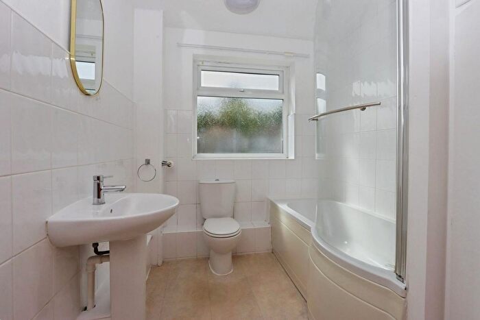 2 Bedroom Flat For Sale In Clover Court, Backmoor Road Sheffield, S8