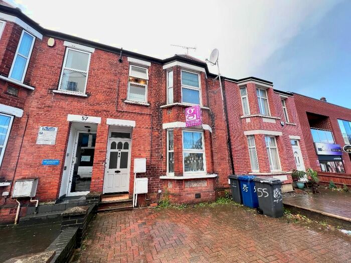 2 Bedroom Flat To Rent In Manor Park Crescent, Edgware, Middlesex, HA8