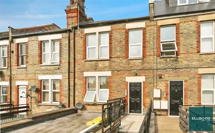 Studio To Rent In Ballards Lane, Finchley, N3