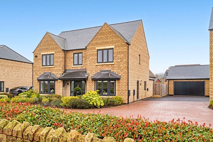 5 Bedroom Detached House For Sale In Lancaster Way, Shackleton Village, CV37