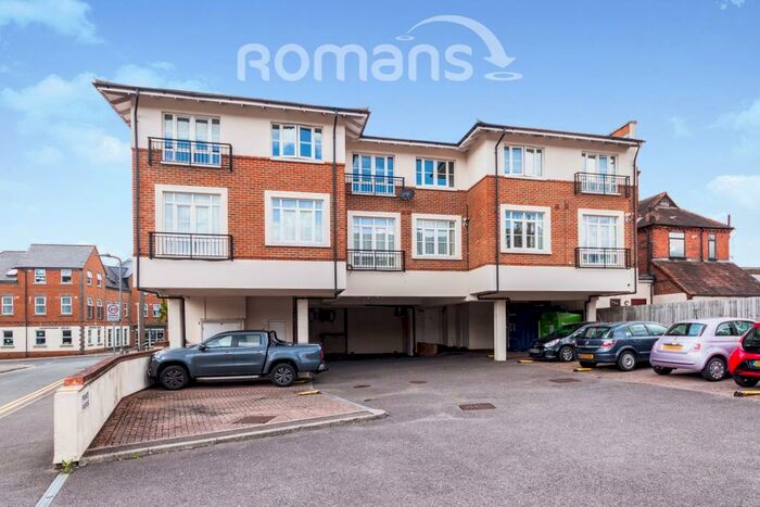 2 Bedroom Apartment To Rent In Cambridge Road, Crowthorne, RG45
