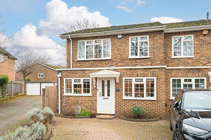 4 Bedroom Terraced House For Sale In Daneswood Close, Weybridge, KT13