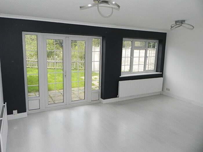 3 Bedroom Terraced House To Rent In Regalfield Close, Guildford, GU2