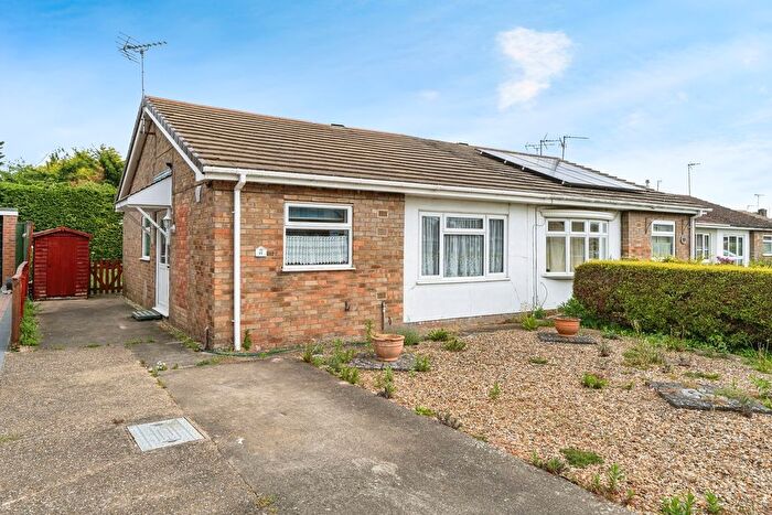 2 Bedroom Semi-detached Bungalow For Sale In Green Park, Chatteris, PE16
