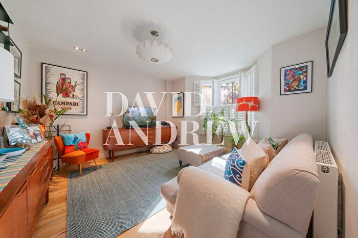 3 Bedroom Apartment To Rent In Mountgrove Road, London, N5