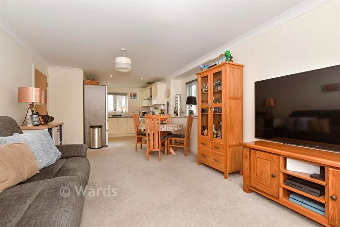 2 Bedroom Apartment For Sale In Ingram Close, Larkfield, Aylesford, Kent, ME20