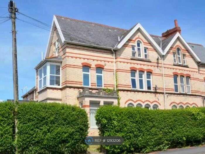 2 Bedroom Flat To Rent In Bear Street, Barnstaple, EX32