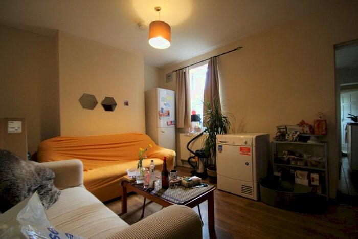 5 Bedroom Semi-Detached House To Rent In Hurst Street, Oxford, OX4