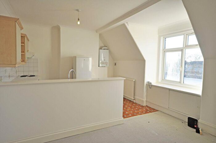 2 Bedroom Maisonette To Rent In Sheen Lane, Mortlake, SW14