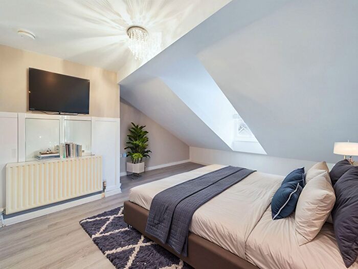 3 Bedroom Town House For Sale In Standhill Road, Carlton, Nottingham, NG4
