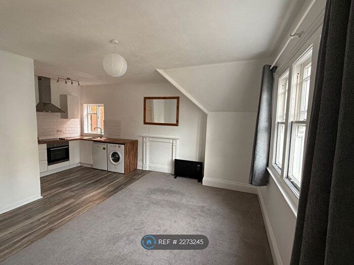 1 Bedroom Flat To Rent In Alastair Court, Eastbourne, BN21