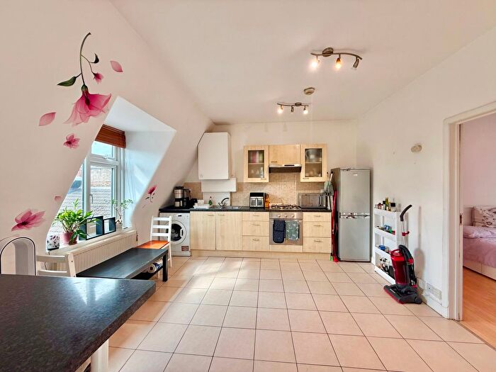 2 Bedroom Flat To Rent In High Road, London, NW10