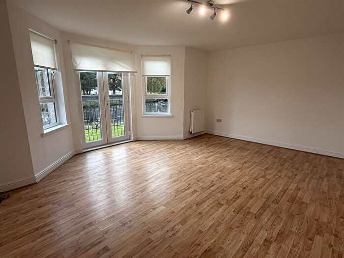 2 Bedroom Flat To Rent In Willowbank Grove, Bonhill, G83