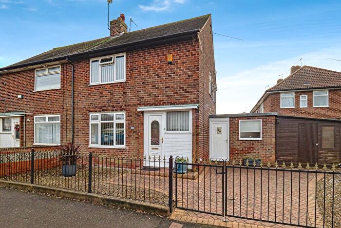 2 Bedroom Semi-Detached House For Sale In Wivern Road, Hull, HU9