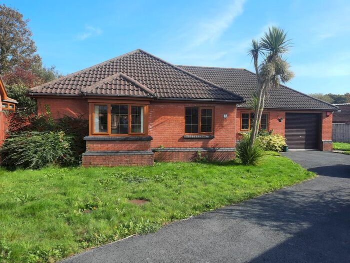 3 Bedroom Bungalow For Sale In Coed Y Bwlch, Llanelli, SA14