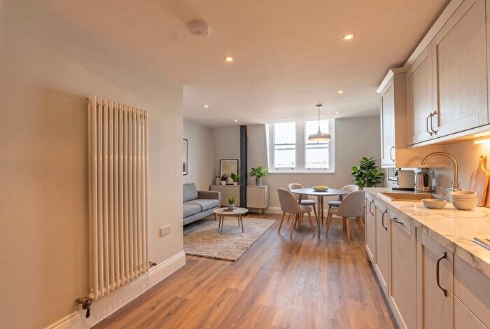 2 Bedroom Flat For Sale In New Canal, Salisbury, SP1