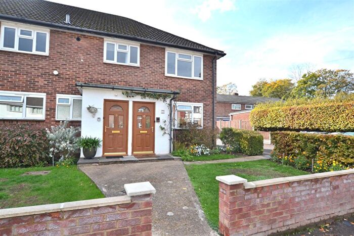 2 Bedroom Flat For Sale In Meadow Court, Victoria Road, Fleet, GU51