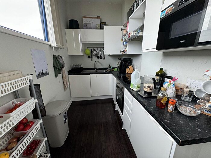 Studio To Rent In Bath Road, Harlington, Hayes, UB3