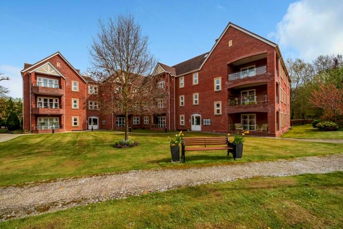 3 Bedroom Flat For Sale In Woodfield Gardens, Hereford, HR2