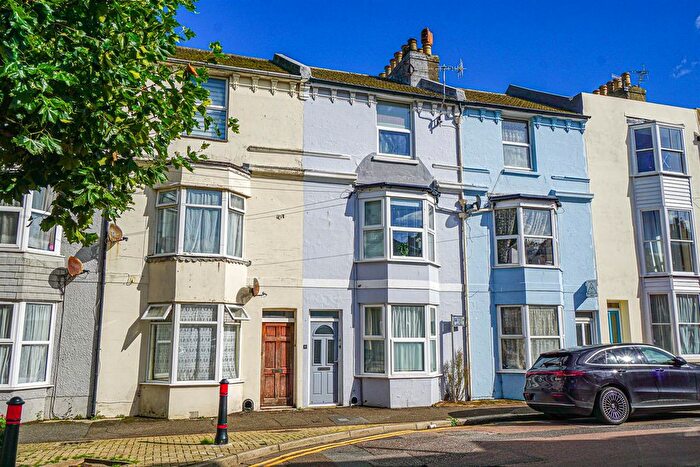 3 Bedroom Maisonette For Sale In Brook Street, Hastings, TN34
