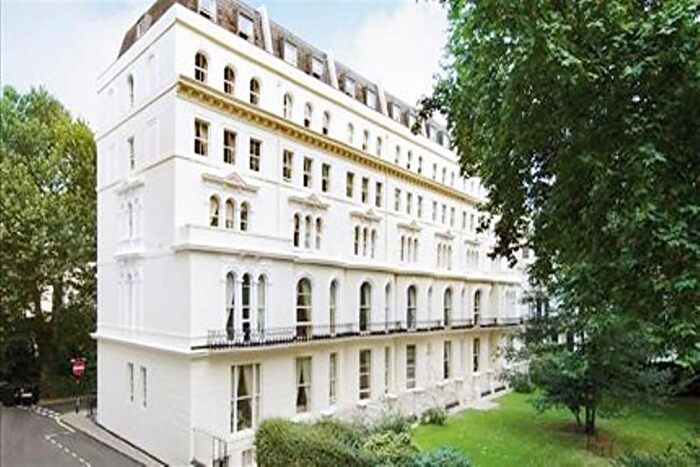 2 Bedroom Flat To Rent In Kensington Garden Square, Bayswater, London, W2