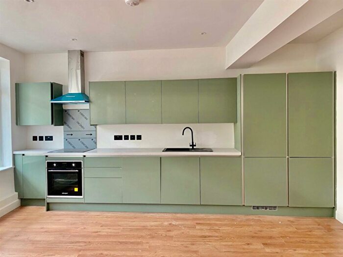 1 Bedroom Flat To Rent In Liverpool Road - Banks Passage, Worthing, BN11
