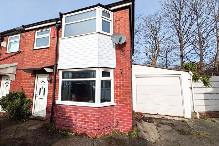 3 Bedroom Semi Detached House For Sale In Elsdon Drive, Manchester, Greater Manchester, M18