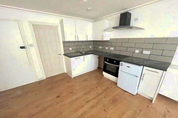 Studio To Rent In Bishops Walk, Aylesbury, HP21