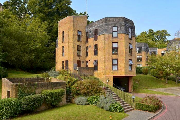 2 Bedroom Apartment To Rent In Chapel Fields, Godalming, GU7