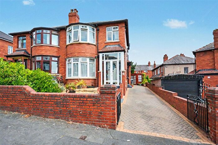 3 Bedroom Semi Detached House For Sale In Hetton Road, Oakwood, Leeds, LS8
