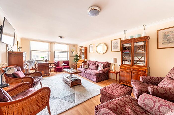 2 Bedroom Flat For Sale In Queensborough Terrace, Bayswater, London, W2