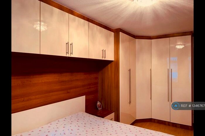 3 Bedroom Terraced House To Rent In Croydon, Turnpike Link, CR0