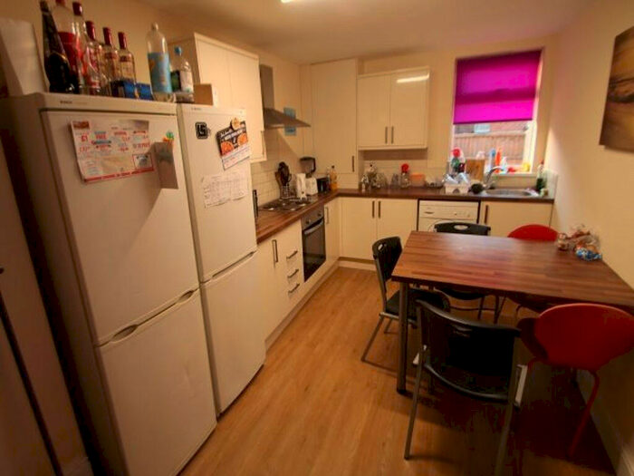 6 Bedroom House To Rent In Norwood Terrace, Leeds, LS6