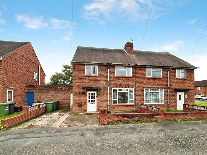 3 Bedroom Semi-Detached House For Sale In Bredon Avenue, Kidderminster, DY11