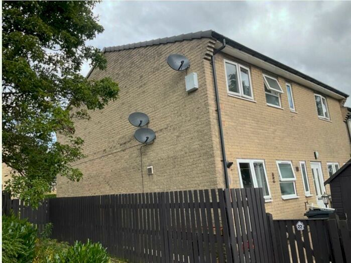 3 Bedroom Flat To Rent In Silverwood Walk, Halifax, West Yorkshire, HX2
