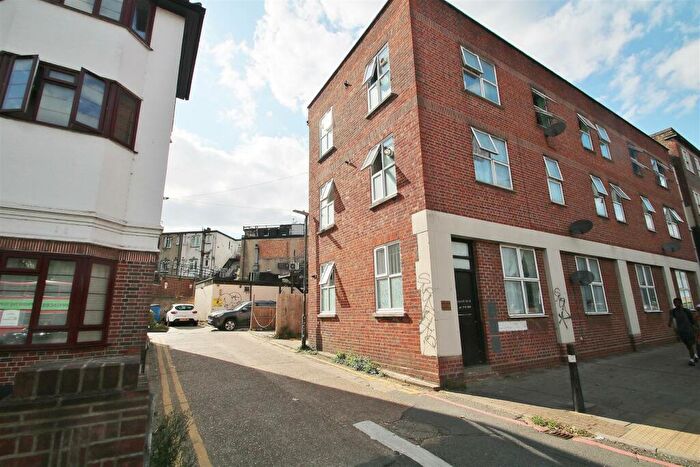 2 Bedroom Flat To Rent In London Road, Morden, SM4