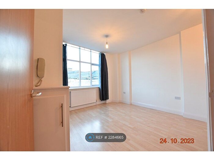 1 Bedroom Flat To Rent In T L House, Luton, LU1