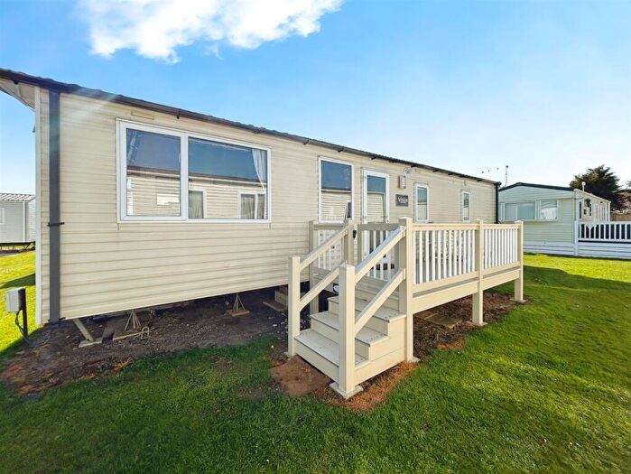 2 Bedroom Chalet For Sale In St. Johns Road, Whitstable, CT5