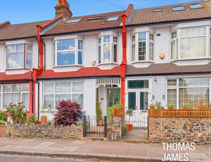 4 Bedroom Terraced House For Sale In Chimes Avenue, London, N13