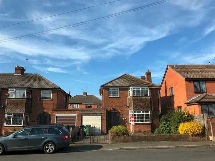 3 Bedroom Detached House To Rent In Himley Avenue, Dudley, DY1