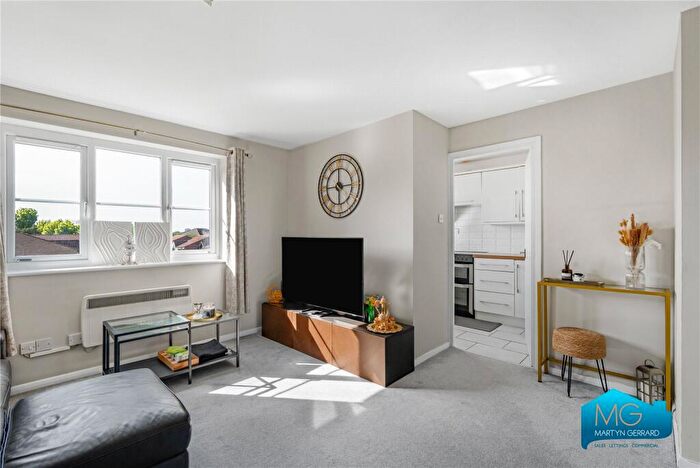 2 Bedroom Apartment To Rent In Blackdown Close, East Finchley, London, N2