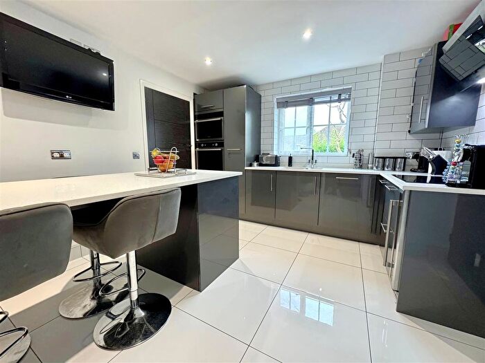 4 Bedroom Detached House For Sale In Suffolk Drive, Whiteley, Fareham, PO15