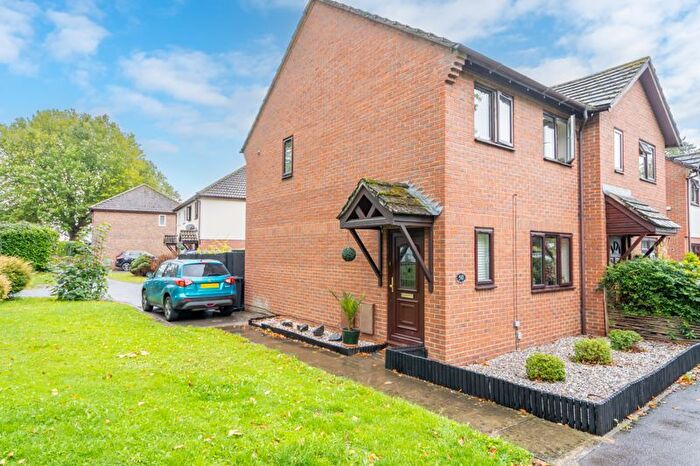 3 Bedroom Semi-Detached House For Sale In Middleton Gardens, Chichester, PO20